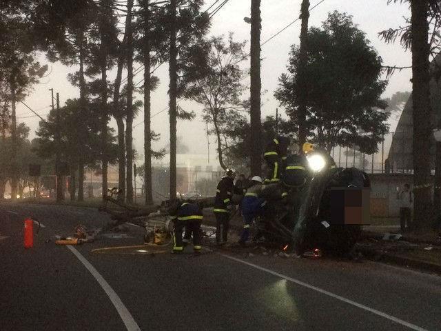 Jogador perde controle de veículo e morre após bater em poste