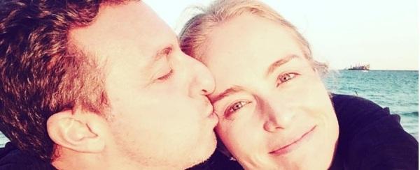 Luciano Huck desenha coração e se declara para mulher Angélica