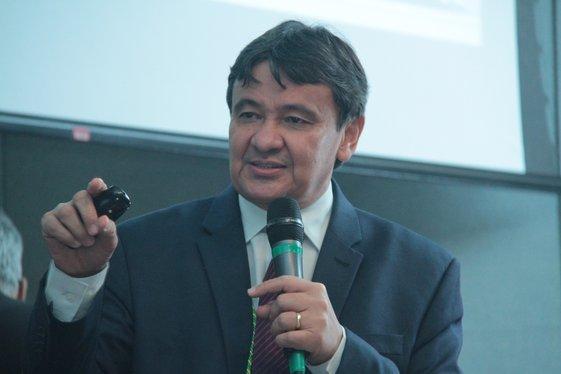 Governador Wellington Dias em palestra no Senado Federal (Crédito: André Oliveira)