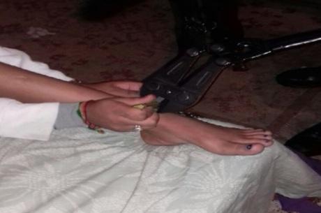 Mãe é presa após acorrentar filha usuária de crack em guarda roupa