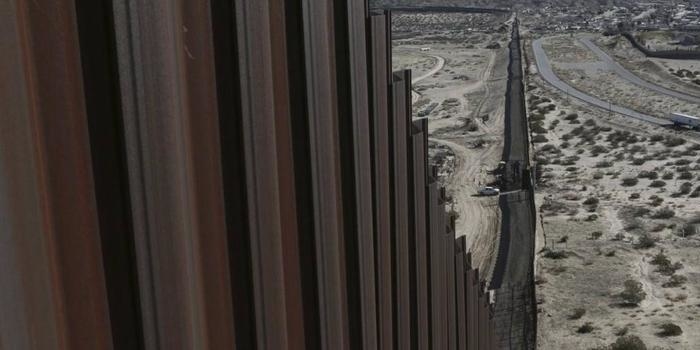 Trump quer começar a fazer muro com México até abril de 2018