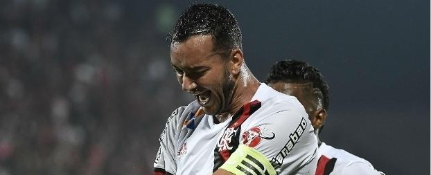 Internacional renova empréstimo de Réver ao Flamengo até 2019