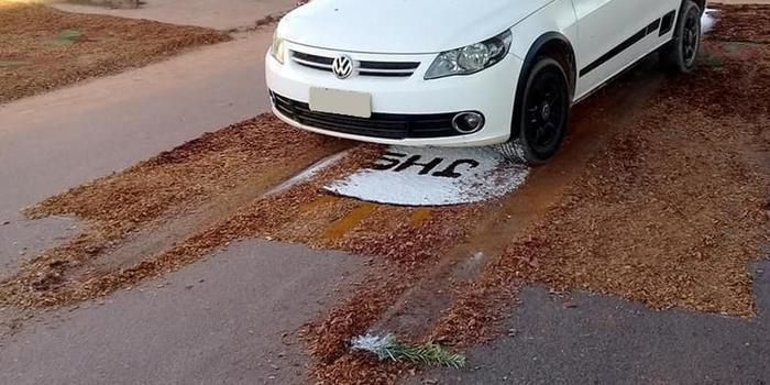 PM destrói tapete de Corpus Christi com carro e fiéis se revoltam