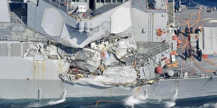 Encontrados mortos 7 marinheiros em navio que bateu em cargueiro