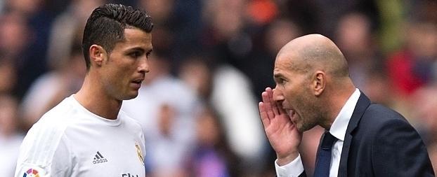 Zidane liga a Ronaldo para tentar convencê-lo a ficar no Real