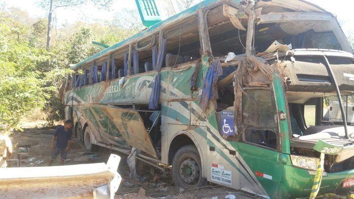 Acidente com ônibus na BR-135 em Monte Alegre (Crédito: Divulgação)