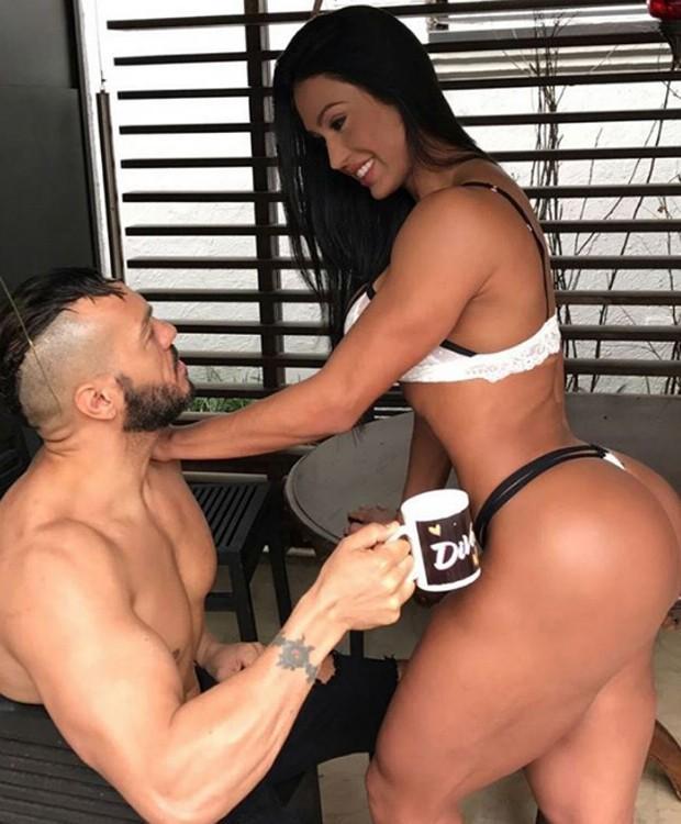 Gracyanne Barbosa posa com Belo