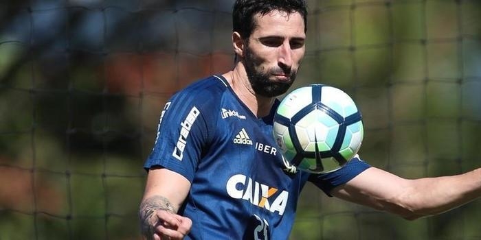 Flamengo e Tijuana abrem negociação por zagueiro Donatti
