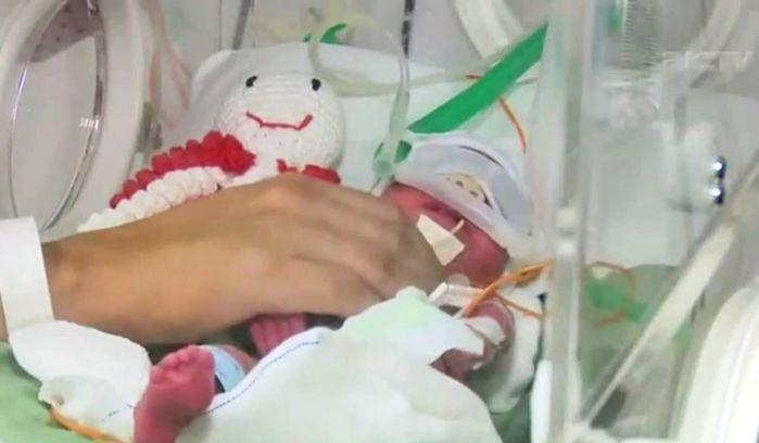 Mulher dá à luz quadrigêmeos após vencer câncer de mama