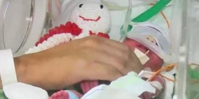 Mulher dá à luz quadrigêmeos após vencer câncer de mama