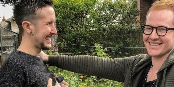 Trans grávido e o marido se preparam para o seu terceiro filho