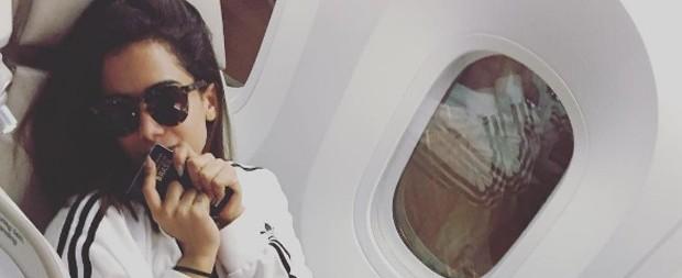 Anitta acorda cedo para viajar e promete surpresa; entenda