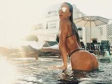 Sabrina Sato exibe bumbum empinado e tira fôlego de seguidores