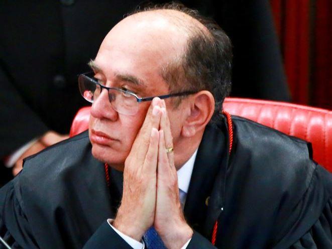 Avião com Gilmar Mendes sofre pane e retorna para Brasília