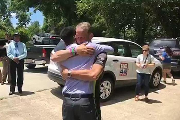 Homem pedala mais de 2 mil km para ouvir o coração da filha