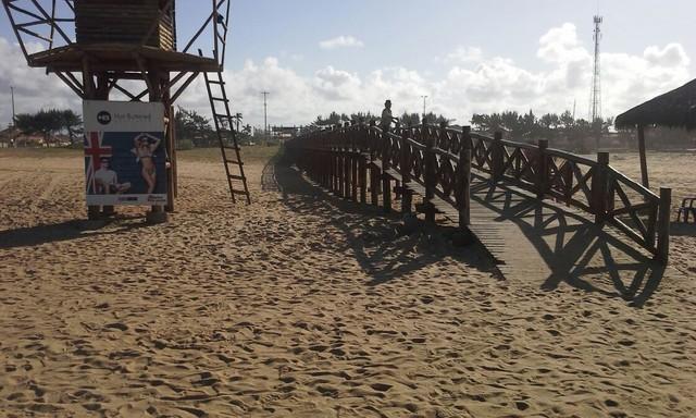 Corpo de jovem grávida é encontrado enterrado em praia do RJ