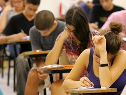 Estudantes têm até domingo para pedir isenção de taxa do Enem