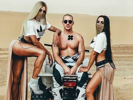 No Saara, Anitta se diz destruída após "clipe mais difícil da vida"