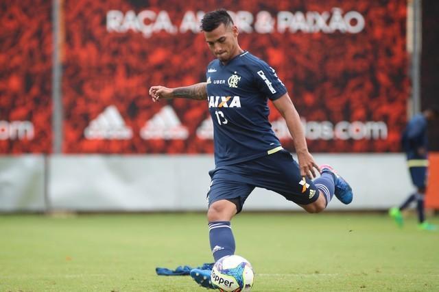 Flamengo afirma que não negocia peruano: "Não troco, nem vendo"