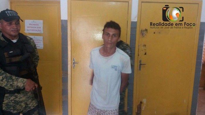 Jovem é preso com duas armas de fogo em José de Freitas
