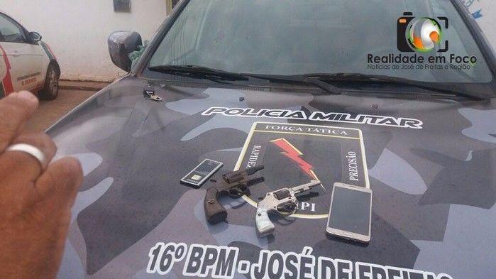 Jovem é preso com duas armas de fogo em José de Freitas