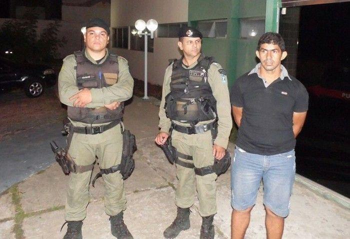 Homem deixa celular cair durante assalto e é preso em Jatobá do PI