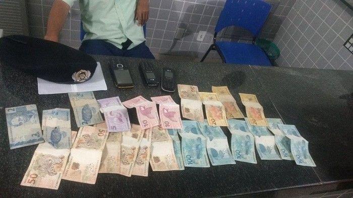 Homem deixa celular cair durante assalto e é preso em Jatobá do PI