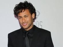 Solteiro, Neymar canta 'Tarde Demais' ao lado de Thiaguinho em show