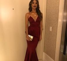 Patricia Poeta posa com vestido luxuoso e chama atenção na web
