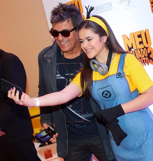 Maisa Silva se veste de Minion e chama atenção em pré-estreia