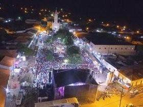 Taty Girl e Léo Cachorrão animaram a festa de 80 anos de São Pedro