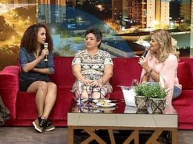 UNIVERSO: Aprenda como usar o "decote profundo" com elegância