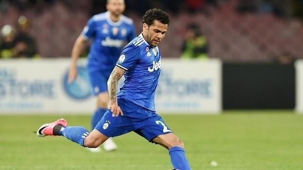 Daniel Alves é alvo de Manchester City e Chelsea (Crédito: Getty)