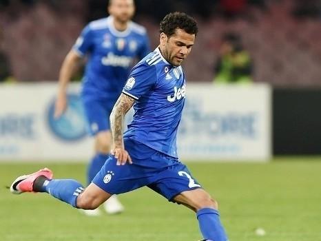 Daniel Alves agradece torcedores e dá adeus à Juventus