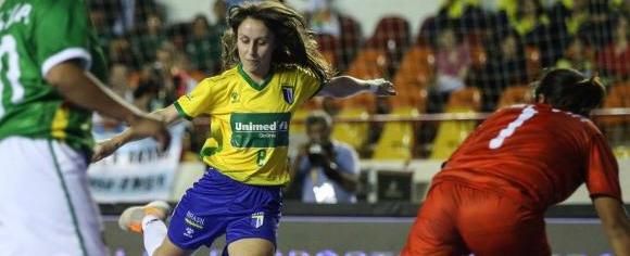 Brasileira é eleita melhor atleta universitária do mundo em 2016