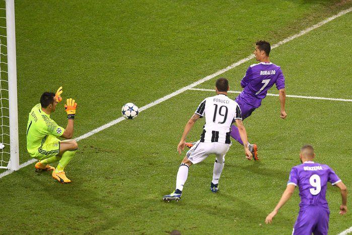 Momento em que Cristiano Ronaldo marca seu segundo gol (Crédito: UEFA)