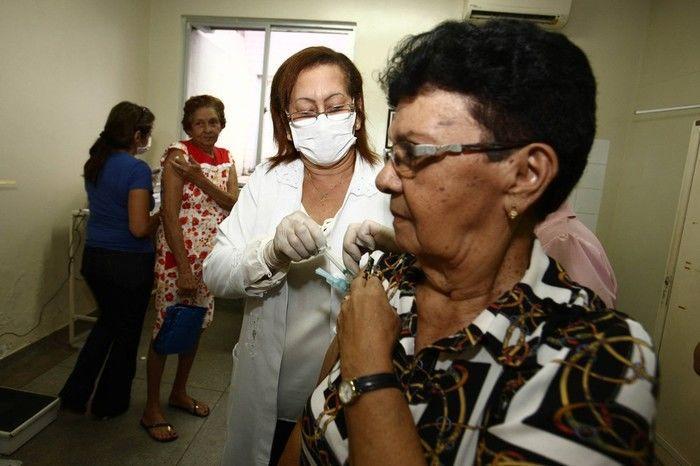 Vacina contra a gripe deixará de ser oferecida apenas a grupos prioritários a partir da próxima segunda-feira (5) em vários estados, incluindo o Pará (Crédito: Reprodução)