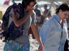 Bruna Linzmeyer curte praia com a namorada no Rio; fotos