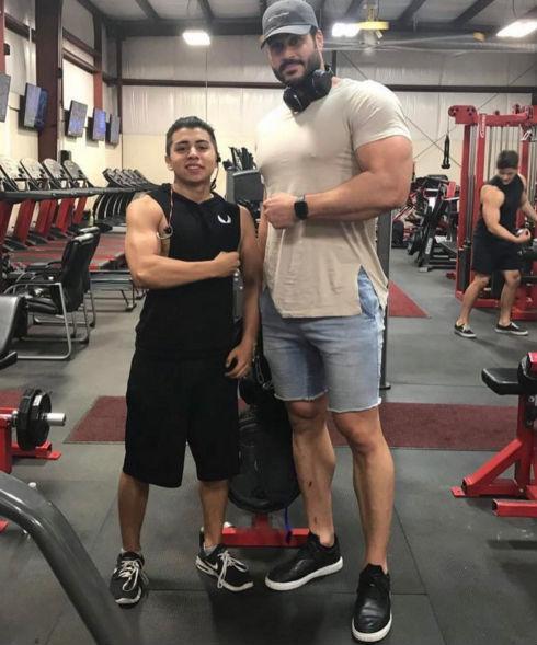 Personal faz sucesso na web e ganha apelido de 'Homem árvore'