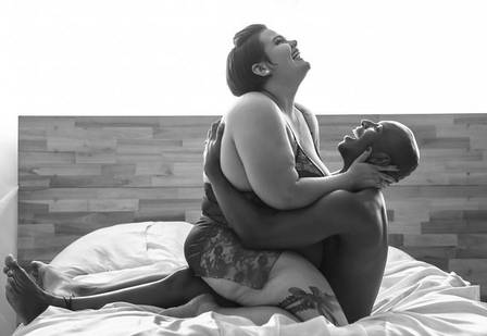 Thais Carla posa nua com marido