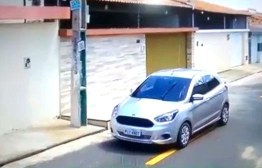 Carro usado no assalto na zona Norte de Teresina (Crédito: Reprodução)