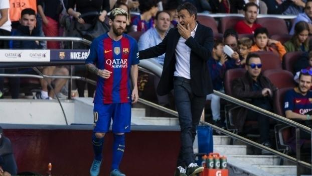 Luis Enrique e Lionel Messi, junto no Barcelona durante a última temporada (Crédito: Getty)