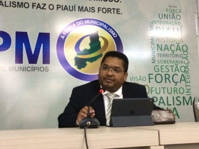 Conselheiro-substituto Alisson Felipe Araújo