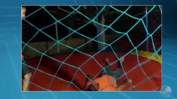 Vaqueiro fraturou a coluna após tentar cambalhota em pula pula (Crédito: Reprodução)