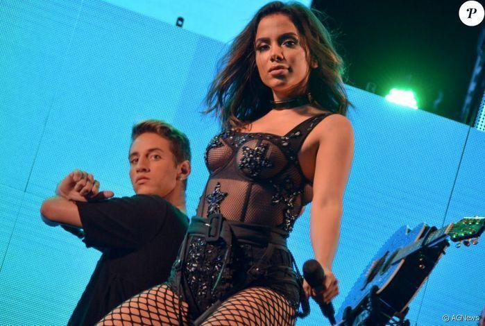 Cantora Anitta
