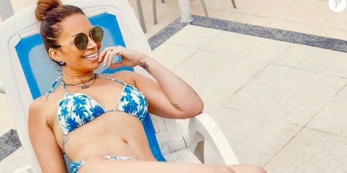 Solange Almeida exibe corpão de biquíni ao ser clicada pelo noivo