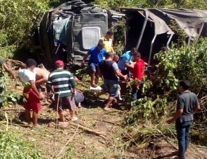 Acidente com caminhão do Exército