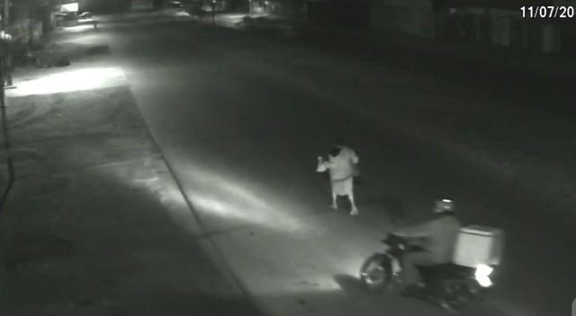 Imagens mostram abordagem (Crédito: Reprodução)