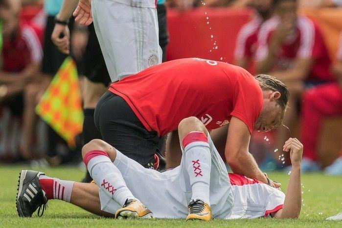 Abdelhak Nouri sofreu uma arritmia severa durante a partida (Crédito: Getty)
