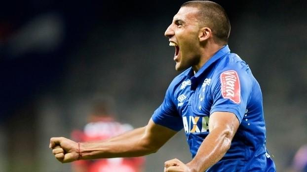 Argentino Ábila comemora gol pelo Cruzeiro (Crédito: Reprodução)